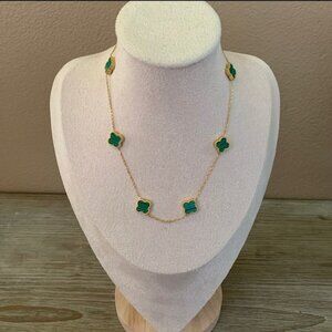 CLOVER NECKLACE